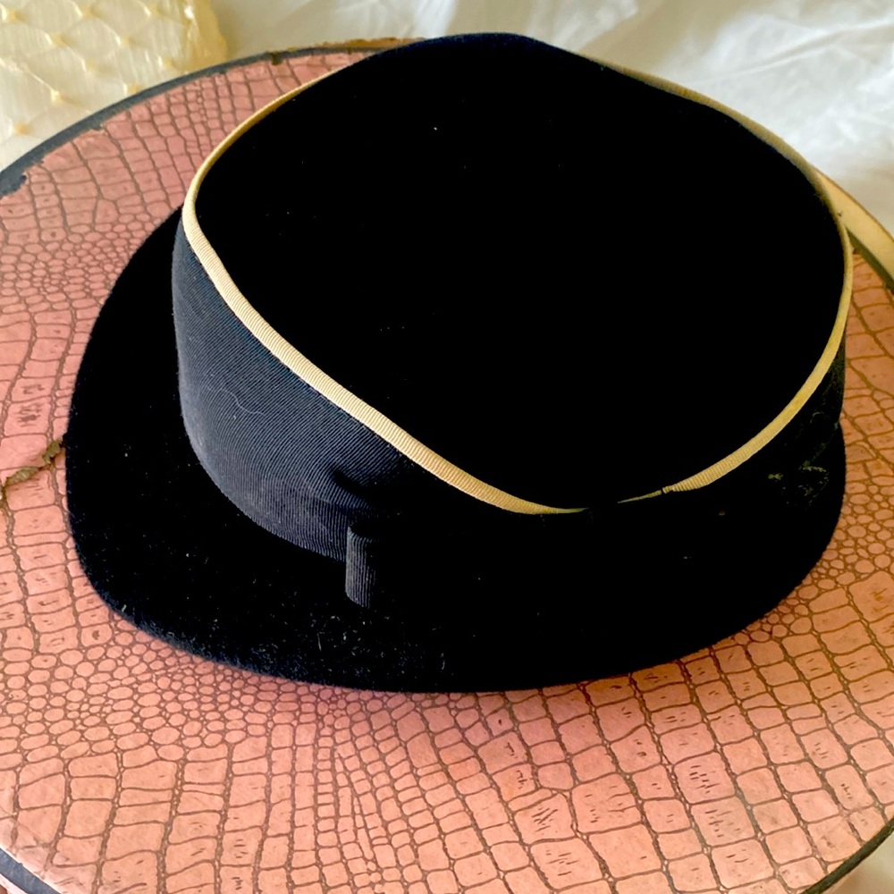 VINTAGE ladies black hat, black velvet made by peachbloom velour.